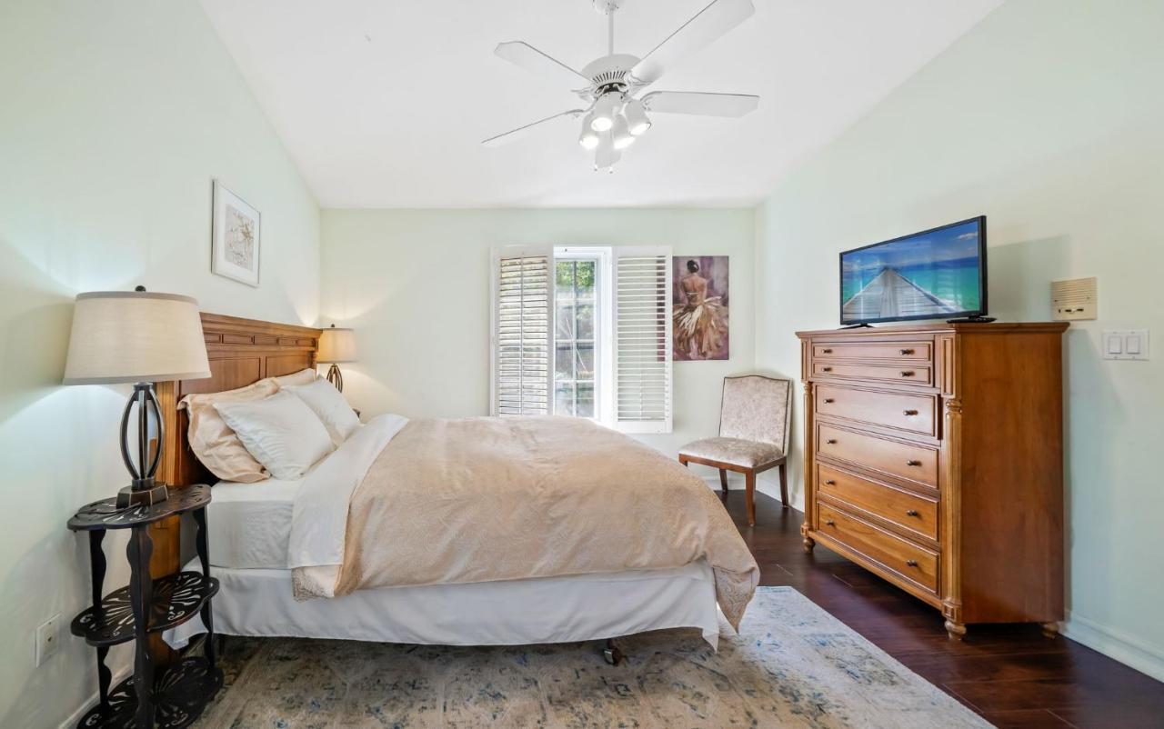 Hollywood Hills Homestay ลอสแอนเจลิส ภายนอก รูปภาพ