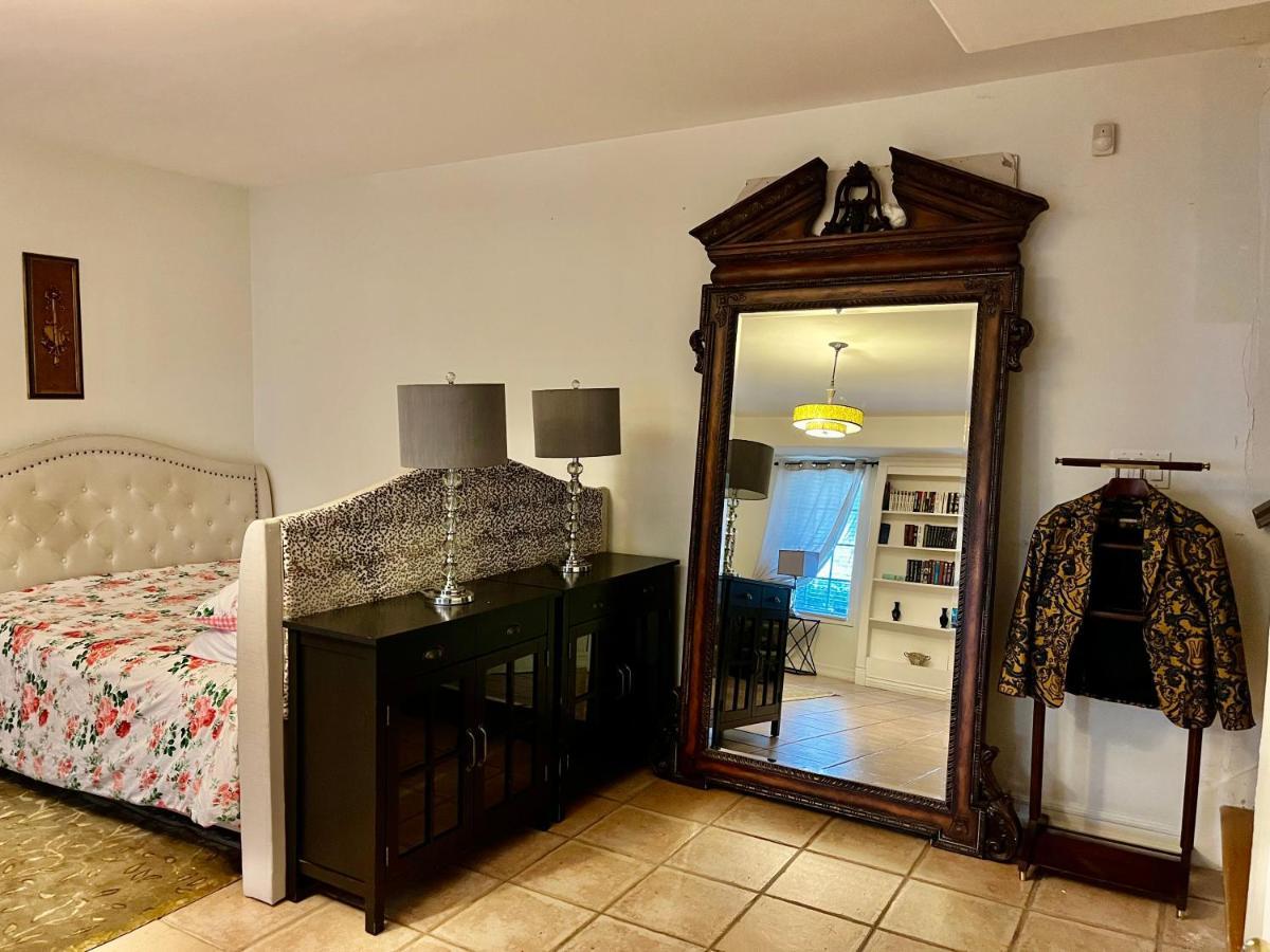 Hollywood Hills Homestay ลอสแอนเจลิส ภายนอก รูปภาพ