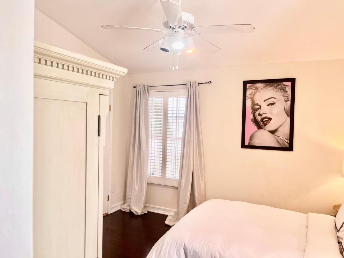 Hollywood Hills Homestay ลอสแอนเจลิส ภายนอก รูปภาพ